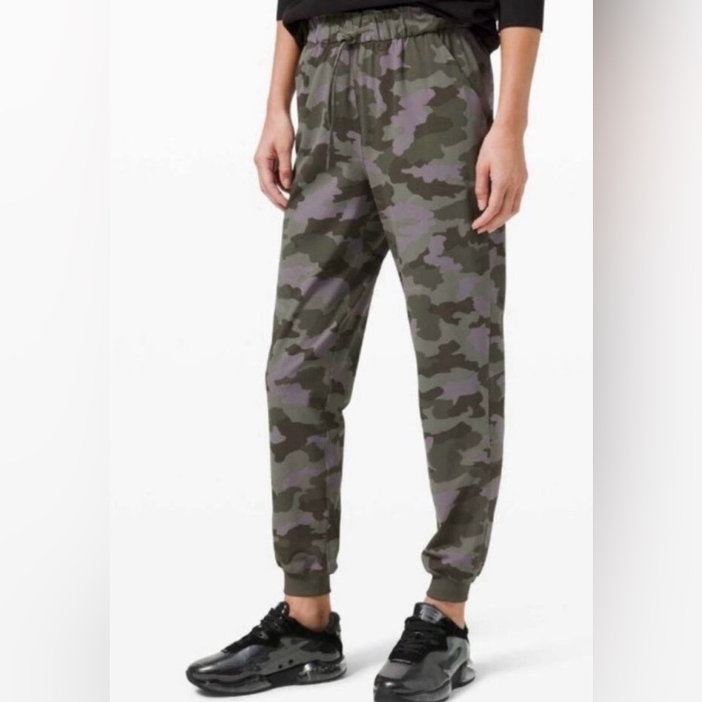Lululemon Stretch High-Rise Jogger Heritage 365 Camo Dusky Lavender Multi Size 4